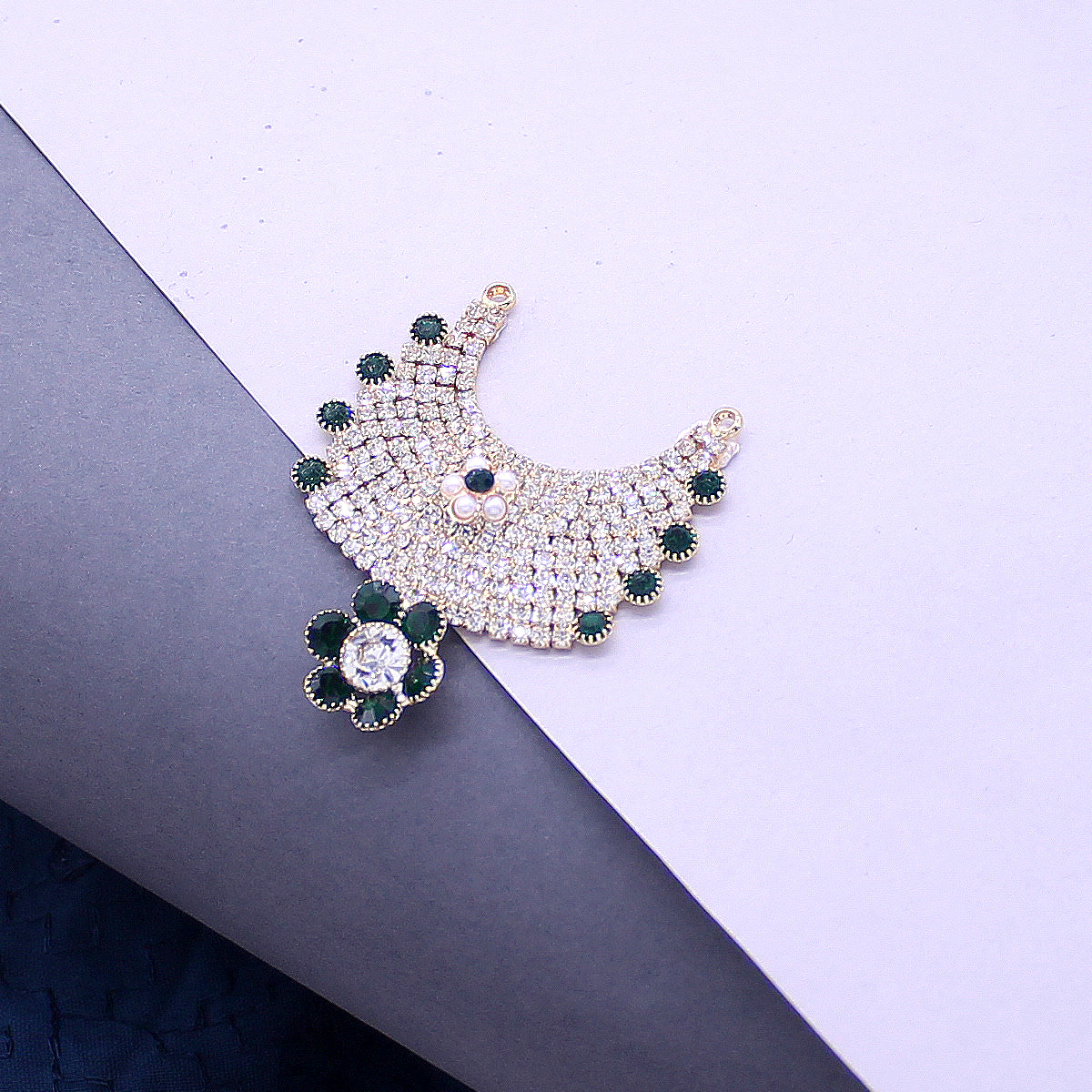 Green stone decorated heavy kanthmala (Hasli) for Idols