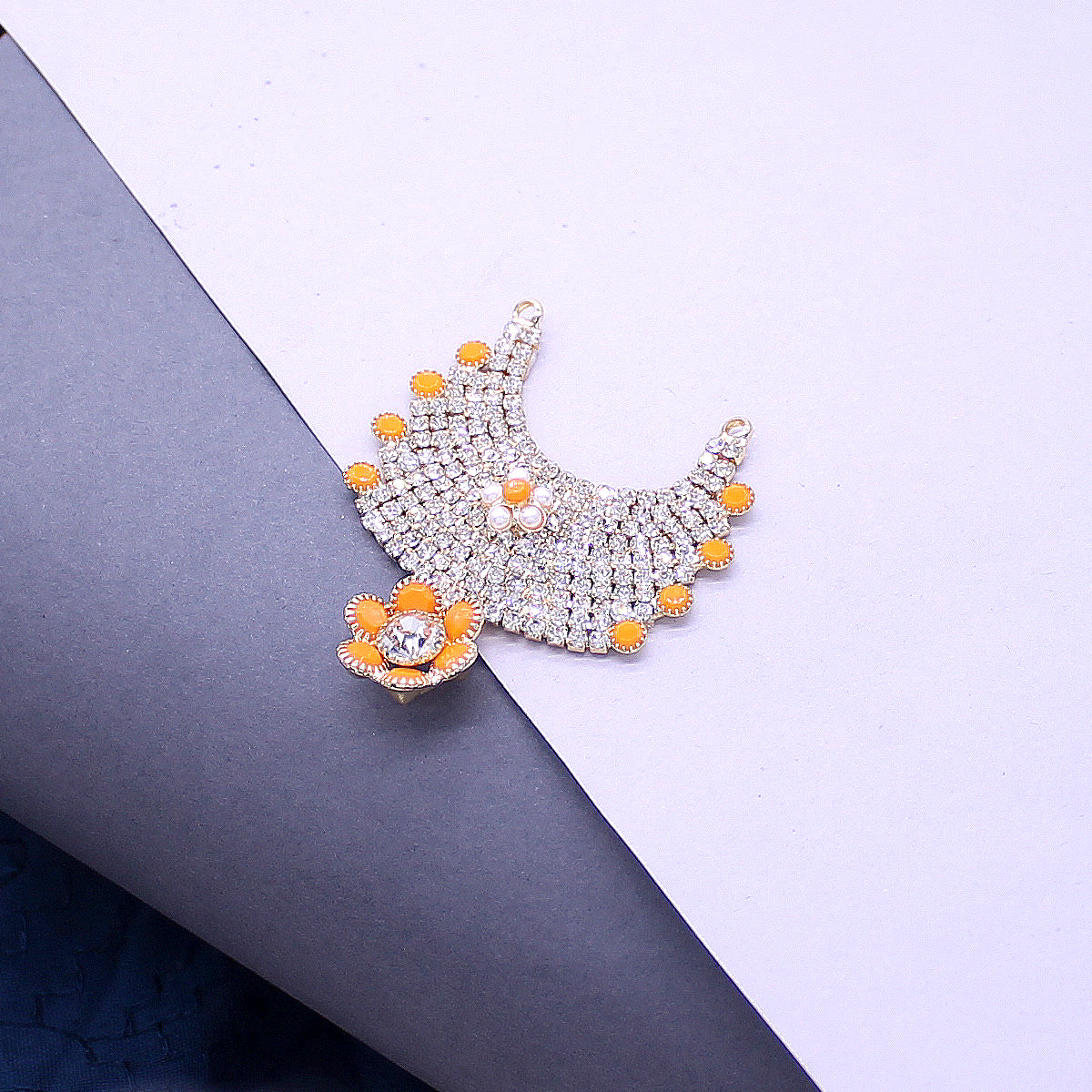 Orange stone decorated heavy kanthmala (Hasli) for Idols