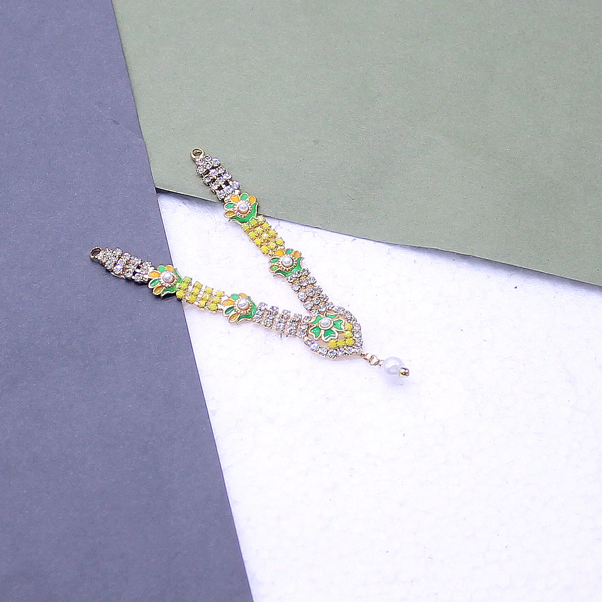 Flower Design Yellow Stone Decorated Haar For Idols