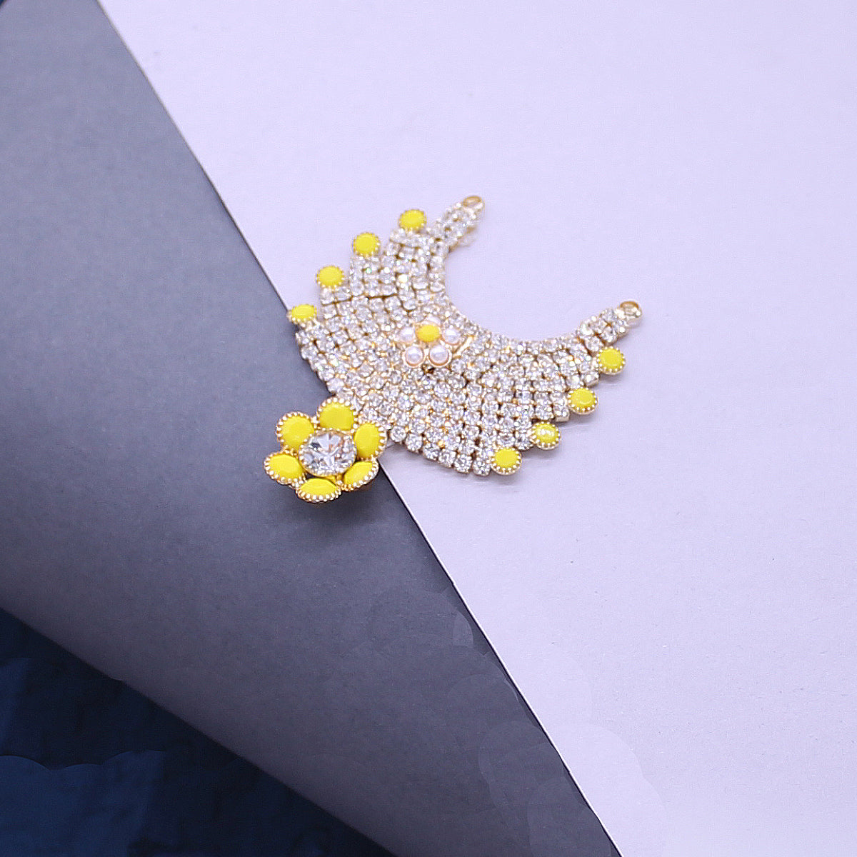 Yellow stone decorated heavy kanthmala (Hasli) for Idols