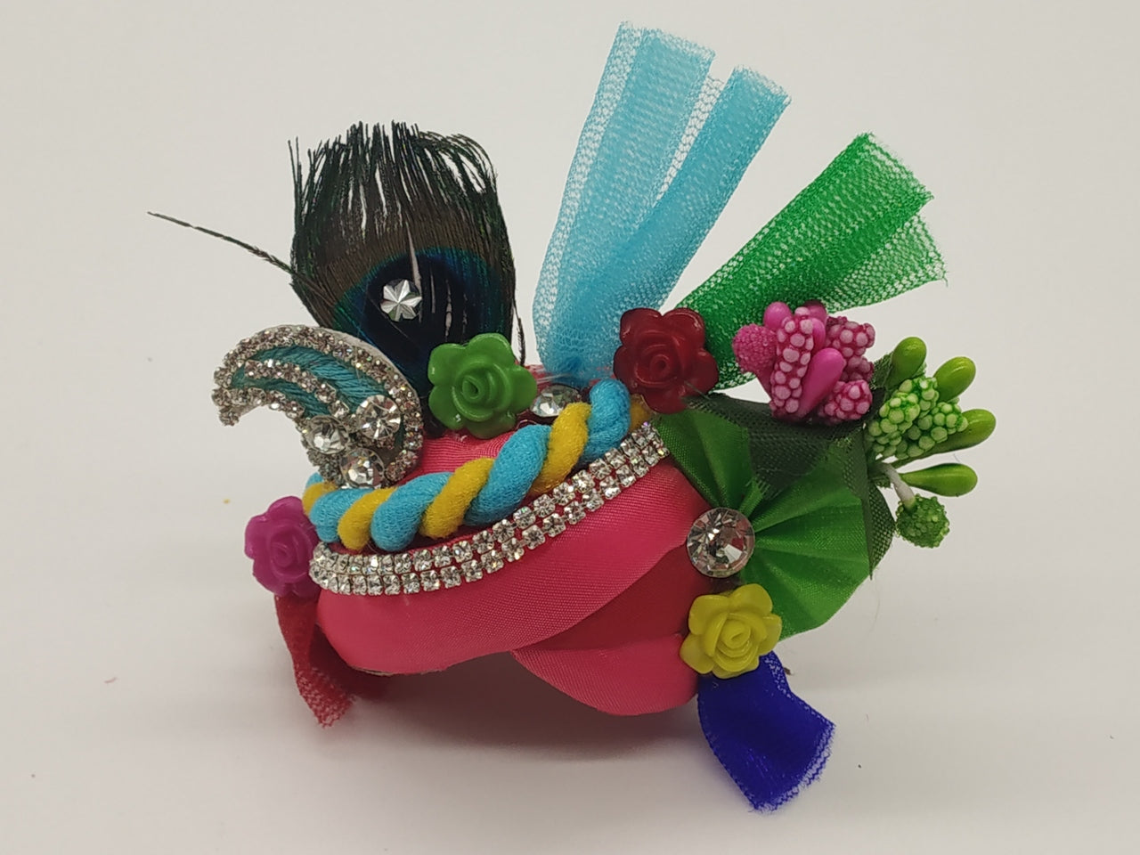 flower & feather decorated mukut for kanha ji